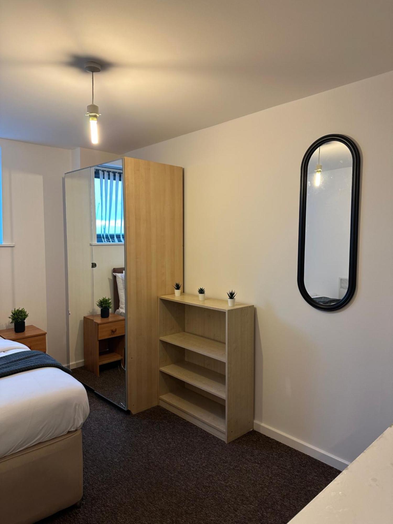 Centre 2 Bed 2 Bath With En-suite Apartment Liverpool