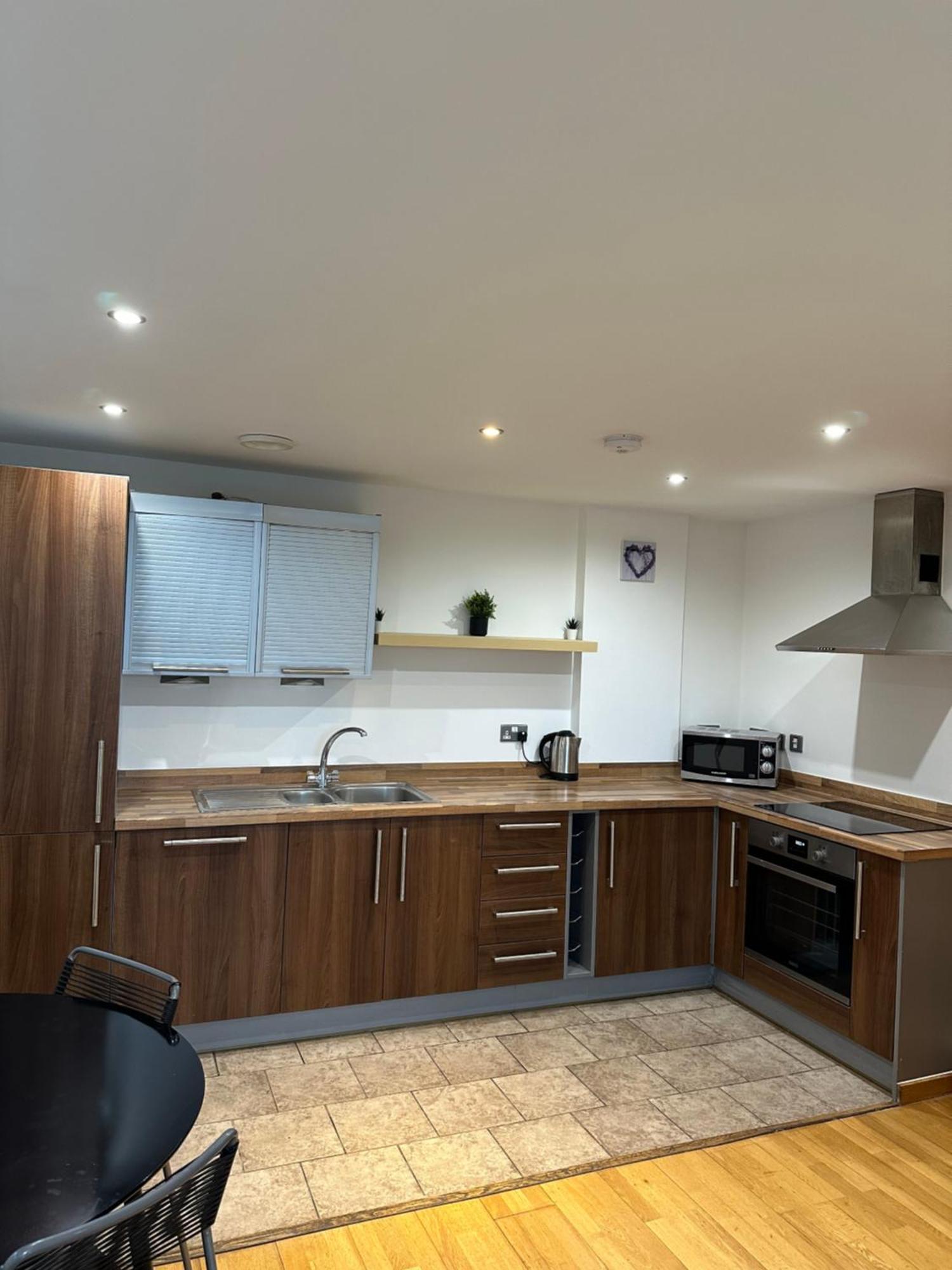 Centre 2 Bed 2 Bath With En-suite Apartment Liverpool