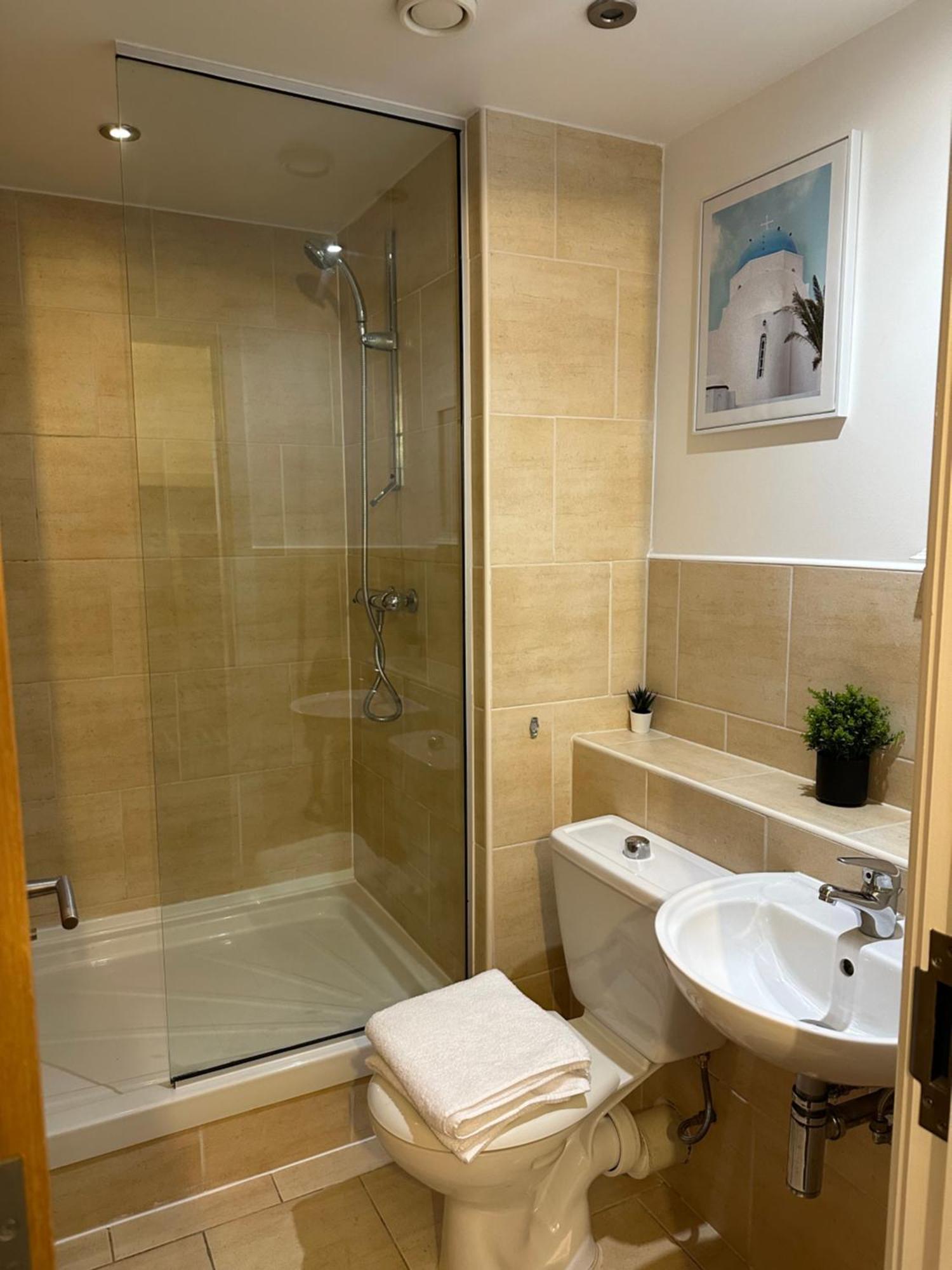 Centre 2 Bed 2 Bath With En-suite *