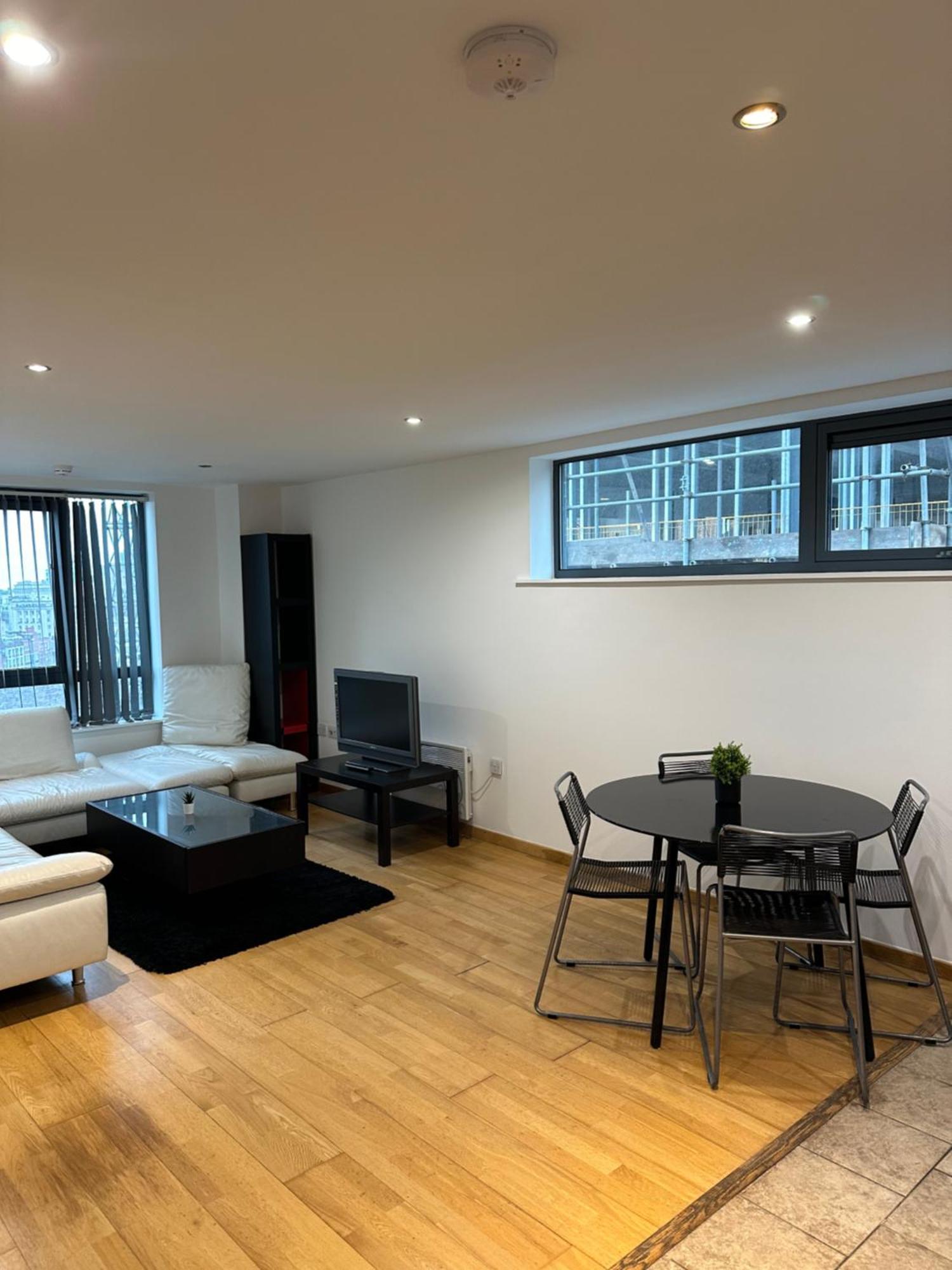 Apartment Centre 2 Bed 2 Bath With En-suite